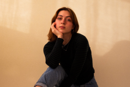 Lizzy McAlpine’s lyricism shines on <em>When The World Stopped Moving: The Live EP</em>