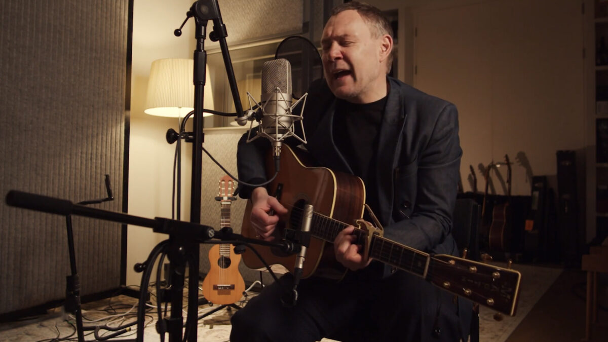 David Gray Performs A Mini-Concert For World Cafe