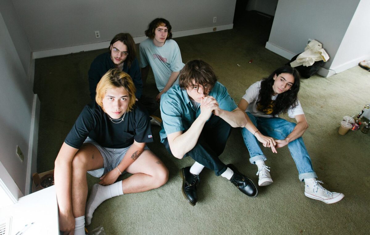Geese drops angsty new single “Projector,” will play Johnny Brenda’s on their 2022 tour