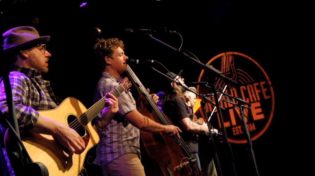 The Infamous Stringdusters – “Hard Line” (Free At Noon Concert)