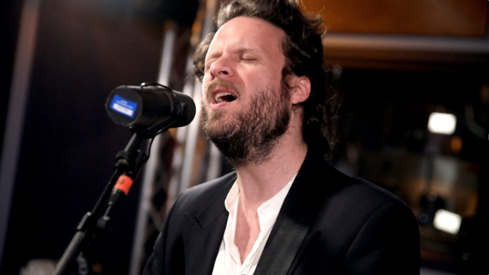 Father John Misty – “Total Entertainment Forever” (World Cafe Session)