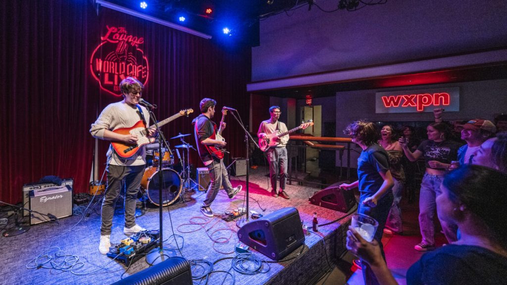 Beach Fuzz rock World Cafe Live with Gabi Gamberg and Alex the Astronaut
