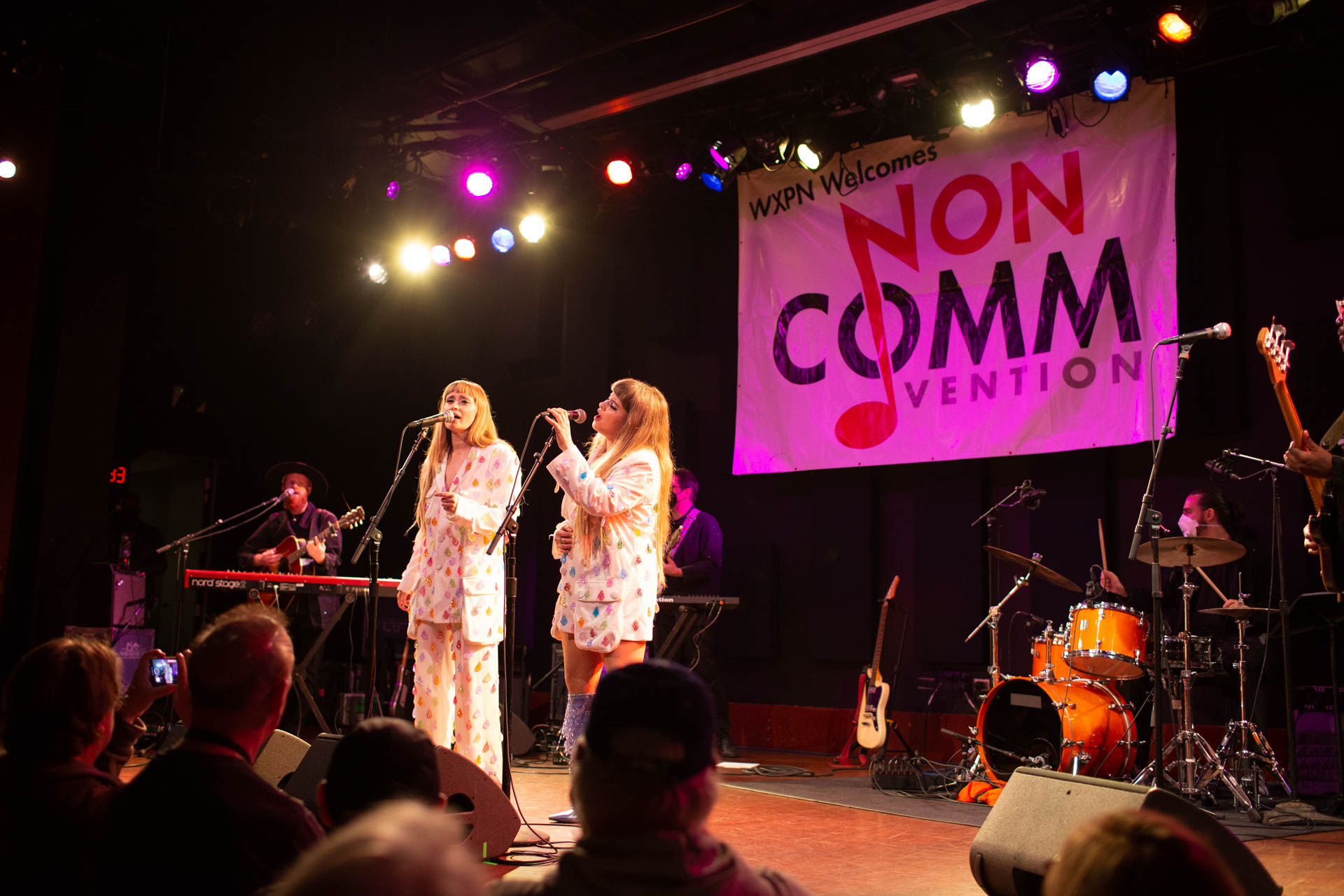 Lucius closes #NONCOMM with heartbreak, harmonies, and disco