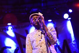 Ondara draws in the crowd at #NONCOMM with velvety vocals and a troubadour’s charisma