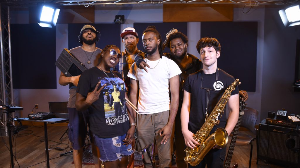 The Key Studio Sessions: Mobbluz