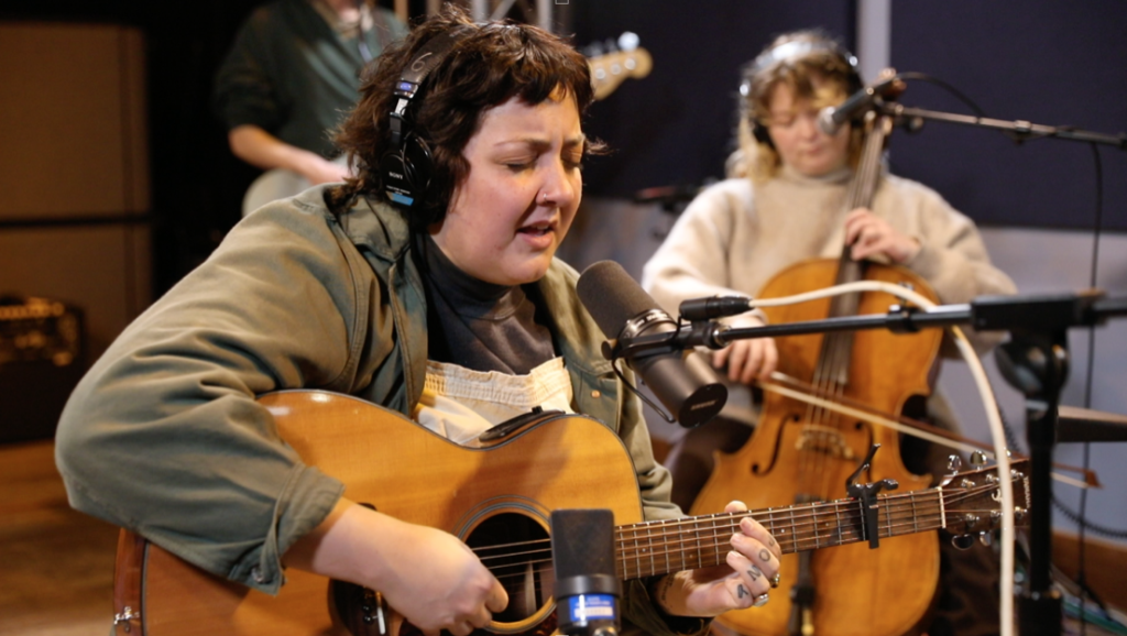 Shannen Moser: “Foul Ball” (Indie Rock Hit Parade Live Session)