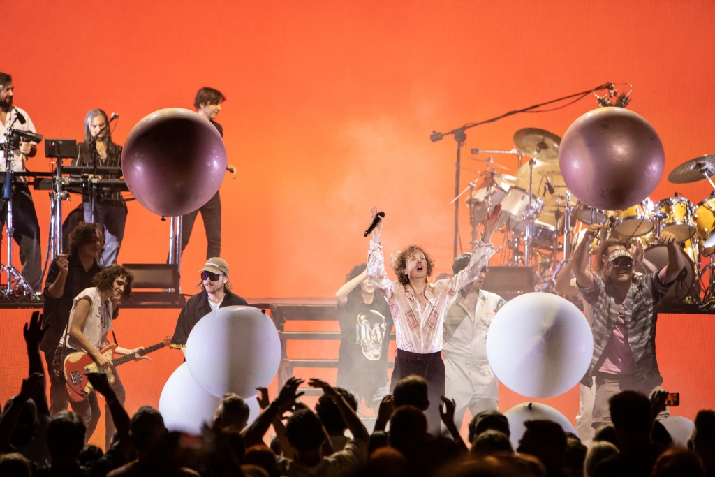 Summer Odyssey Tour: Beck and friends rock the house at The Mann