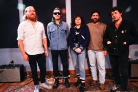 Indie Rock Hit Parade Live Session: A Giant Dog