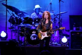 Bonnie Raitt fills The Met with rock and remembrance