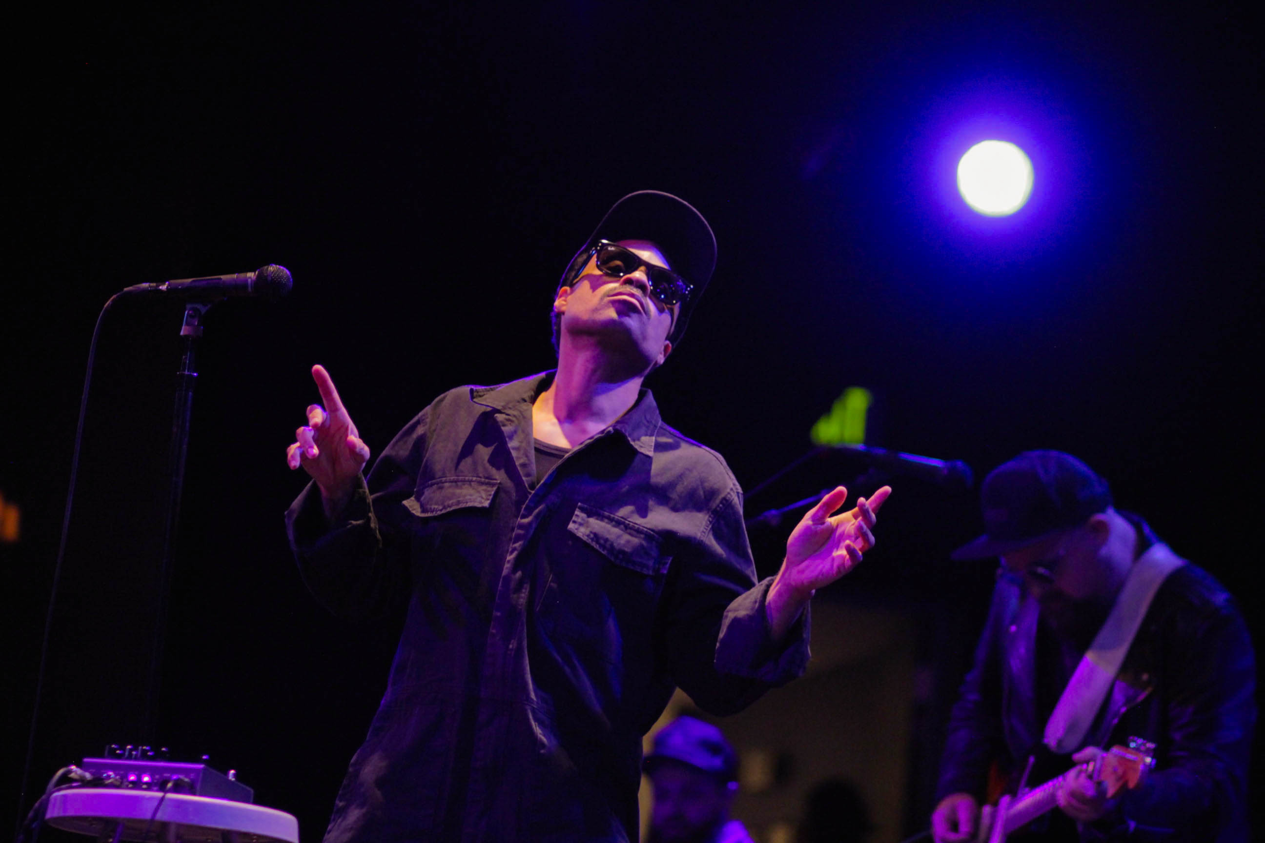 A homecoming performance by Bilal entrances World Cafe Live