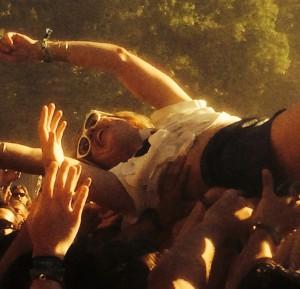 Airborne Toxic Event violinist Anna Bulbrook crowdsurfs | Tom Beck