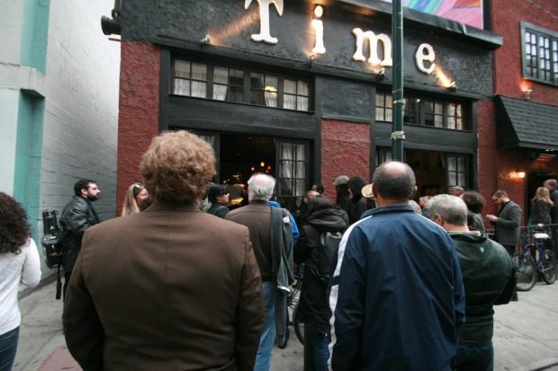 Crowd gathers outside Time to watch Ernest Stuart at Center City Jazz Fest | Photo by John Vettese