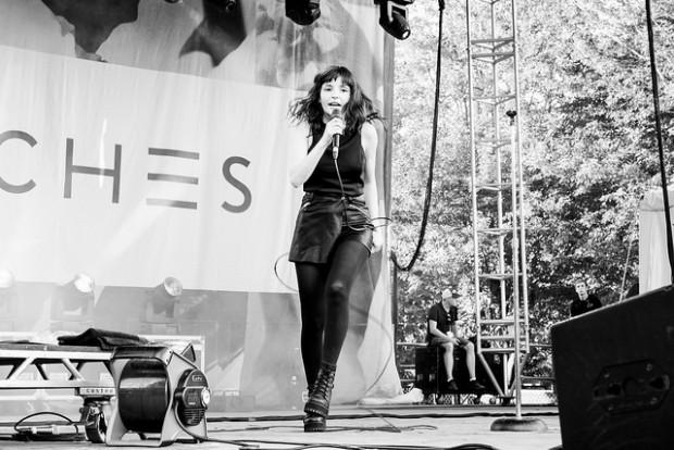 CHVRCHES  | Photo by Scott Troyan | scotttroyan.com