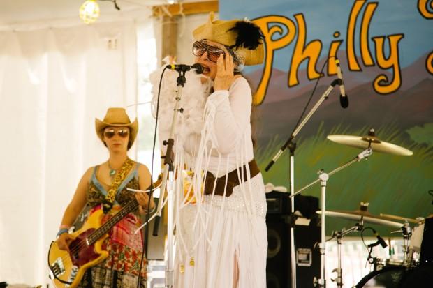 Sylvia Platypus at The Philadelphia Folk Fest | Photo by Hope Helmuth | hopehelmuth.com