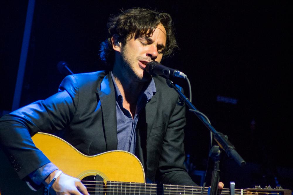 Jack Savoretti - photo by Ellen Miller - ellencm.com