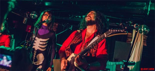 Cyrus Ghahremani on stage with Honus Honus and company on the first stops of the Use Your Delusion Tour