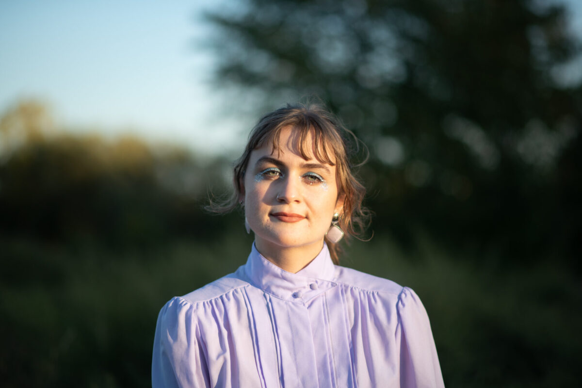 janna explores the process of finding inner strength in debut single, “starting gun”