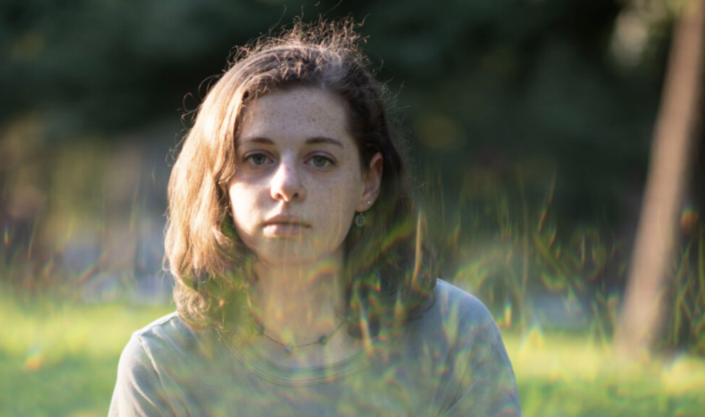 Bel channels indie rock sounds and childhood strife in “Amelia”