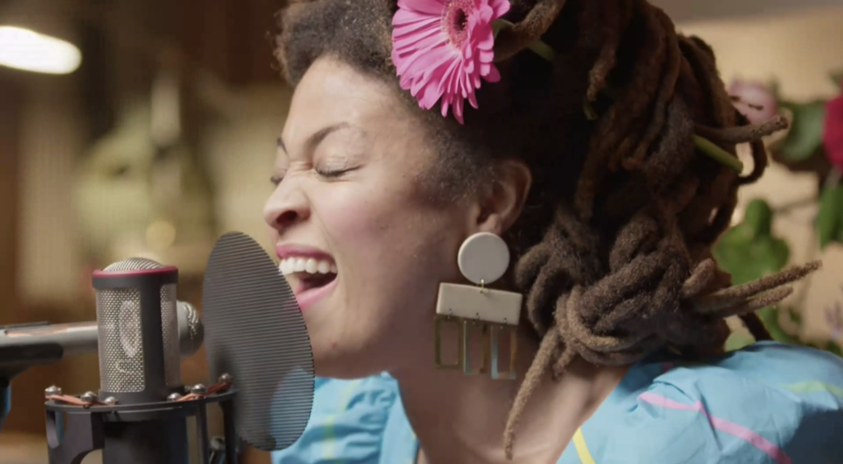 NON-COMM Recap: Valerie June brings her healing powers to night one