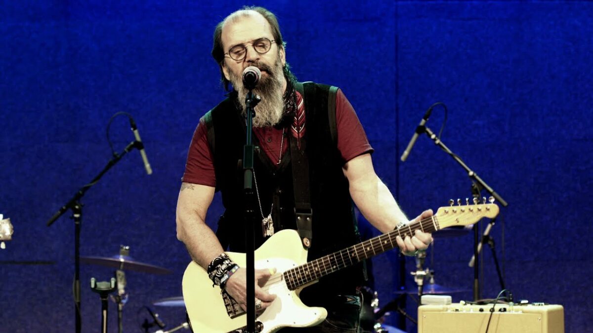 Steve Earle’s big summer tour comes to Sellersville and Scranton
