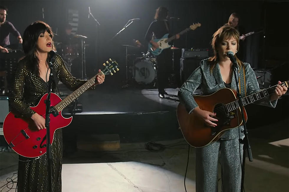 Sharon Van Etten and Angel Olsen give an electrifying performance of “Like I Used To” on Fallon