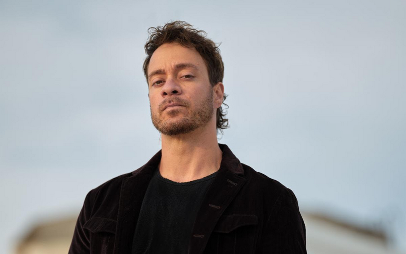 Amos Lee celebrates The City of Brotherly Love with his latest music video “Worry No More”