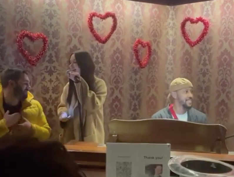 Kacey Musgraves popped in at Philly piano bar Tavern On Camac  to sing Fleetwood Mac’s “Dreams”