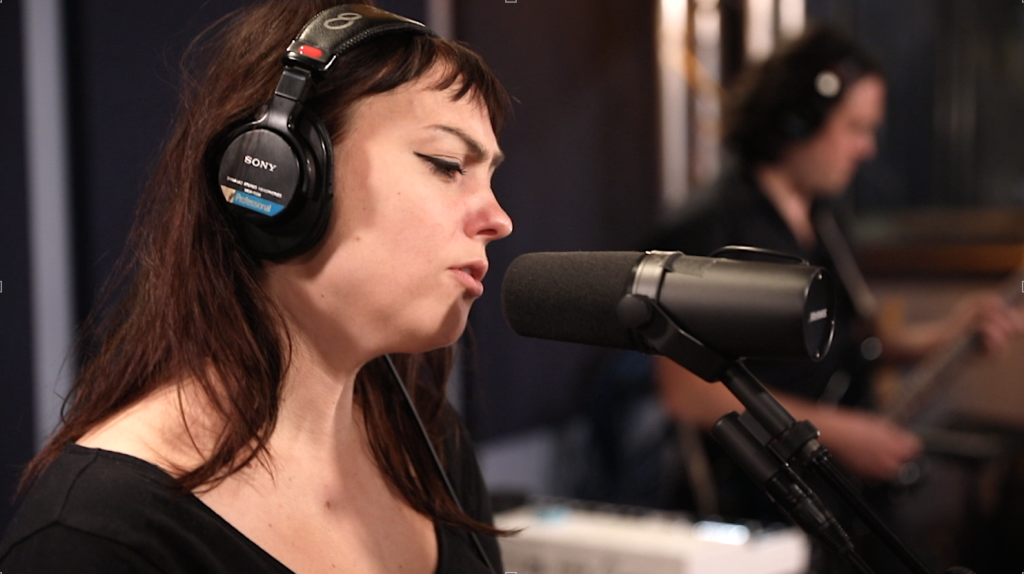 Angel Olsen: “Spring” (World Cafe Session)