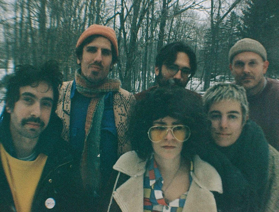 Golden Apples channel Pavement on woozy new song “Let Me Do My Thing”