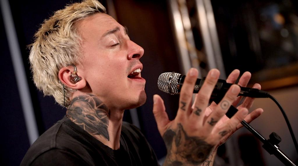 Noah Gundersen: “Lover” (World Cafe Session)
