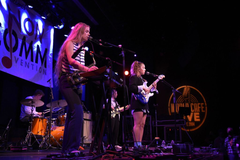 Late Thursday, Nilüfer Yanya lights up beautiful PAINLESS cuts and more at #NONCOMM