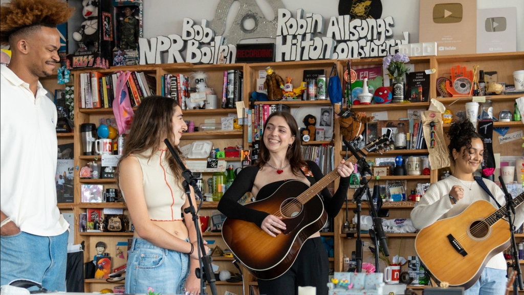 Watch Lizzy McAlpine bring ‘five seconds flat’ to NPR Music’s Tiny Desk Concerts