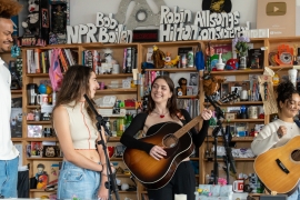 Watch Lizzy McAlpine bring ‘five seconds flat’ to NPR Music’s Tiny Desk Concerts
