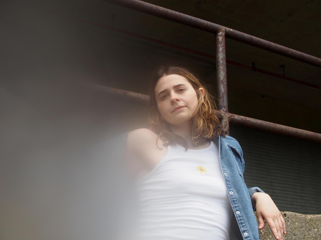 Listen to “Imagining It,” the debut solo single from Queen of Jeans’ Miri Devora