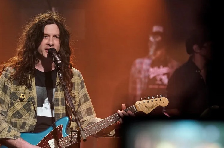 Kurt Vile & The Violators perform “Hey Like a Child” on Late Night with Seth Meyers