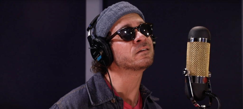 Amos Lee – “Look For The Silver Lining” (Recorded Live for World Cafe)
