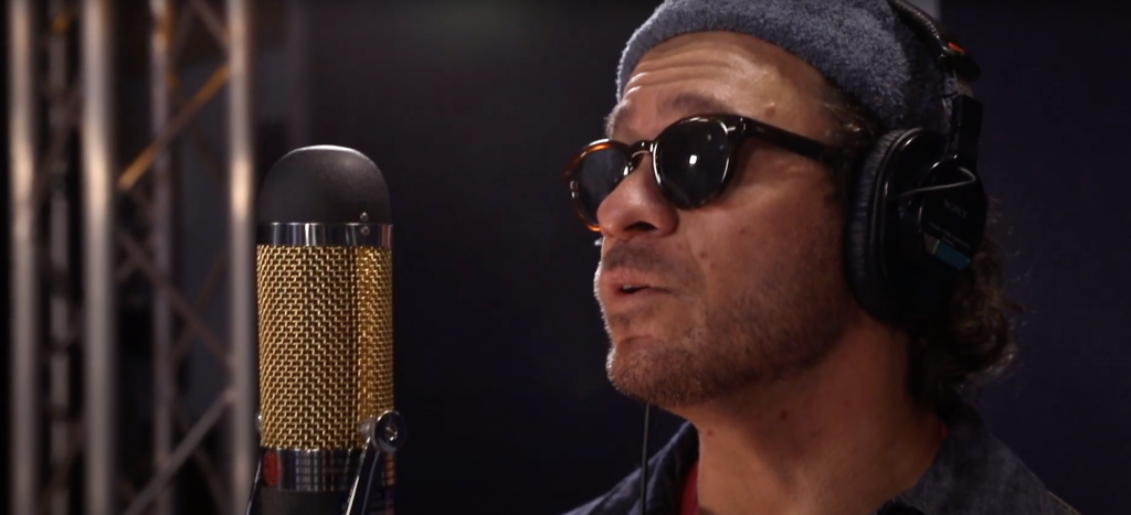Amos Lee – “I’ve Never Been In Love Before” (Recorded Live for World Cafe)