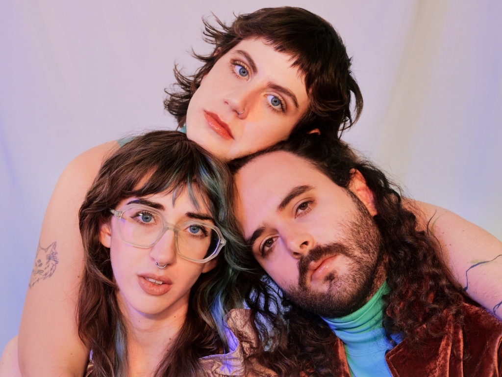 Lizdelise battles with grief on new single “Sleep Softly”