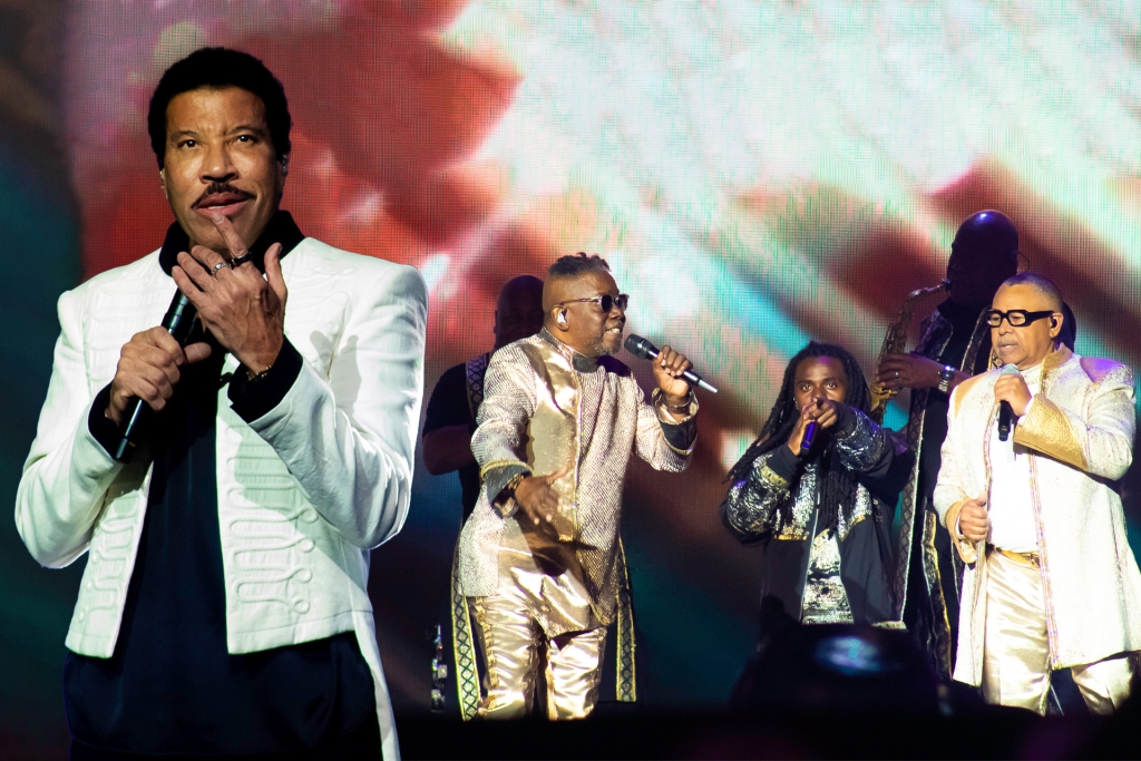 Lionel Richie and Earth, Wind & Fire put on a show for the ages at Wells Fargo Center