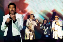 Lionel Richie and Earth, Wind & Fire put on a show for the ages at Wells Fargo Center