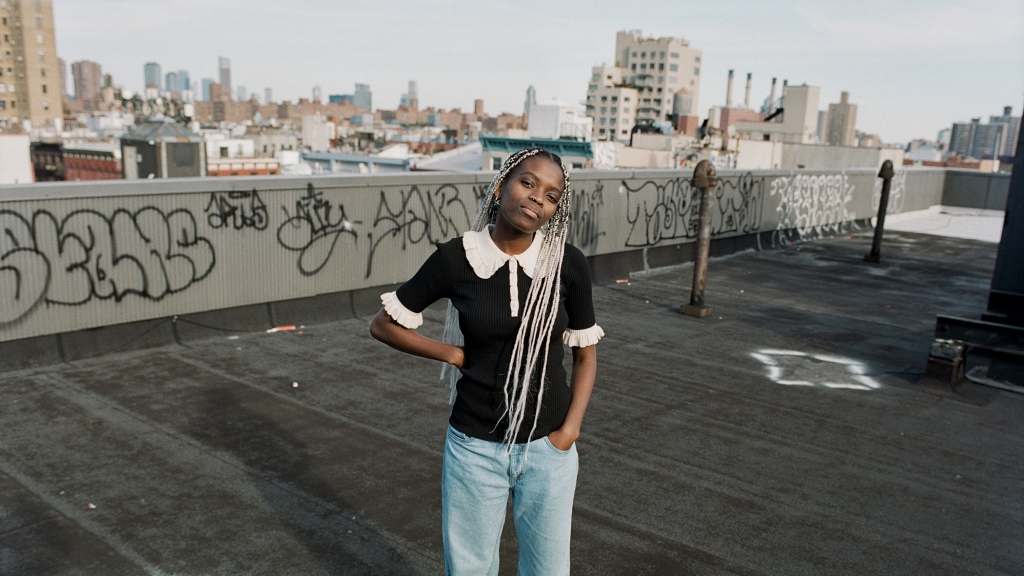 Hannah Jadagu delivers a jagged, yet warm, performance on ‘Aperture’