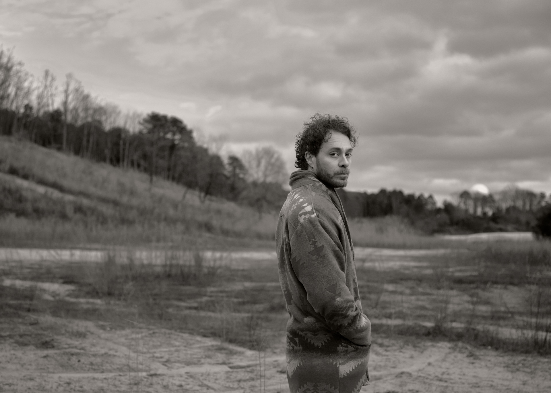 Amos Lee announces new album, ‘Transmissions,’ and shares impactful new single “Hold On Tight”