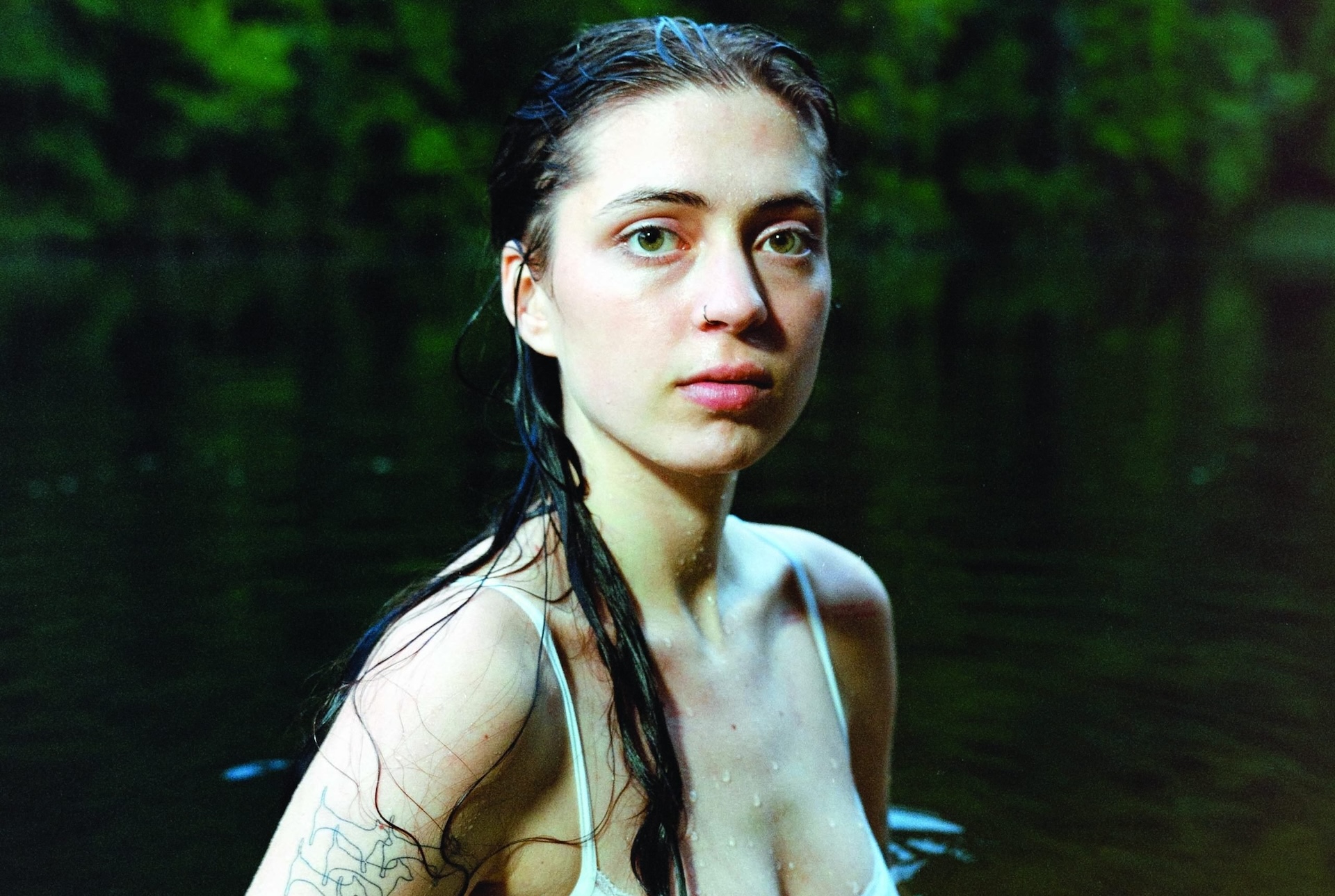 Carousels, Cycles, and Getting ‘Older’: Tackling growth in Lizzy McAlpine’s new album