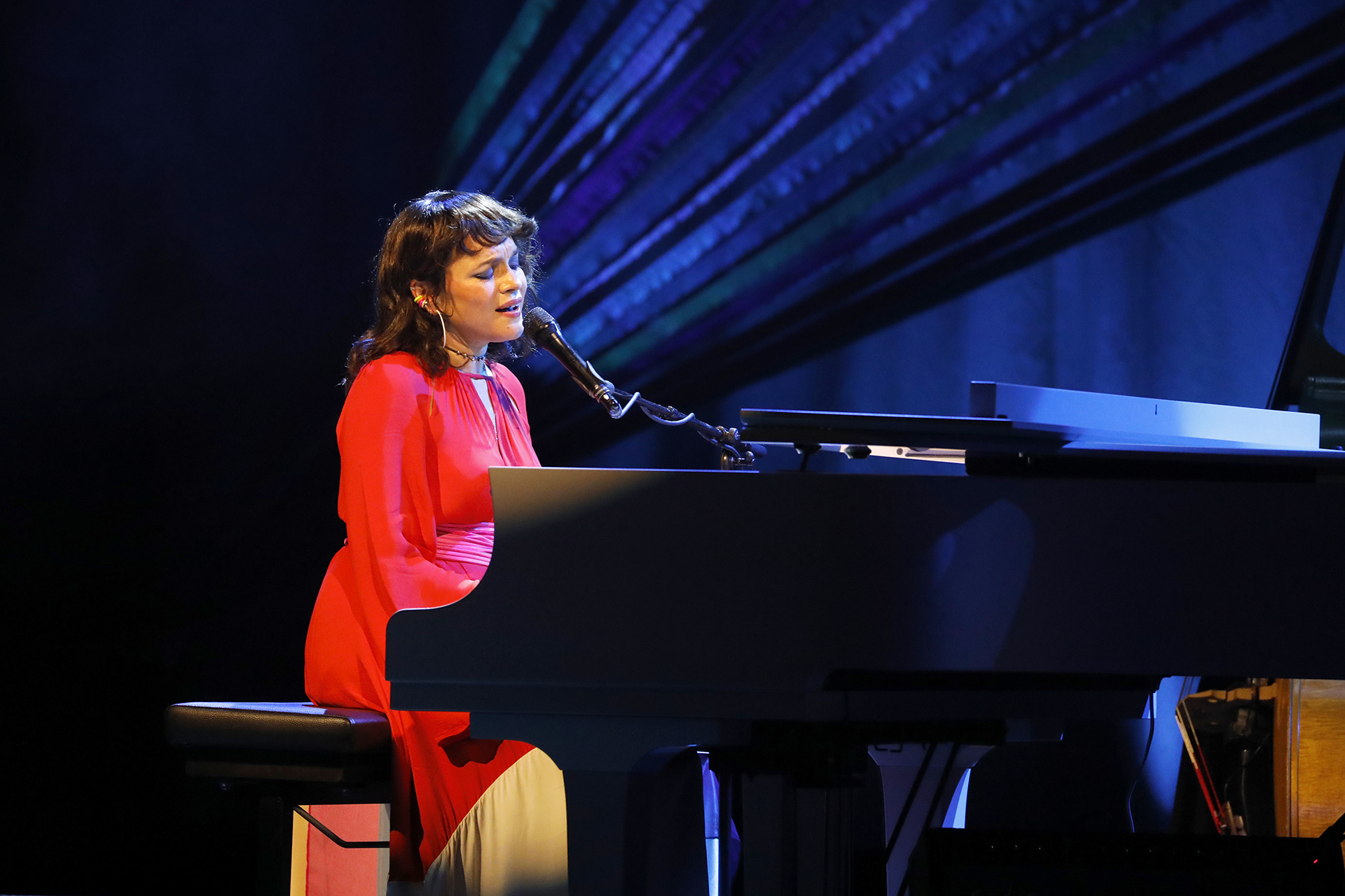 Norah Jones’ creative vision(s) shine at The Met