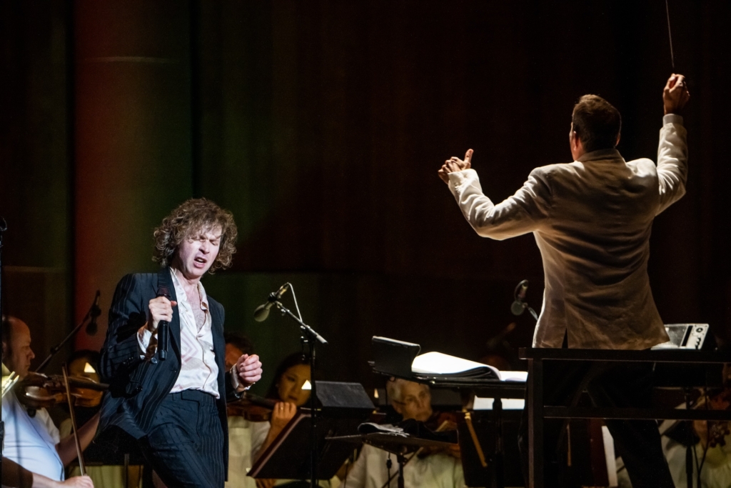Beck with the Philadelphia Orchestra is a glorious vibe