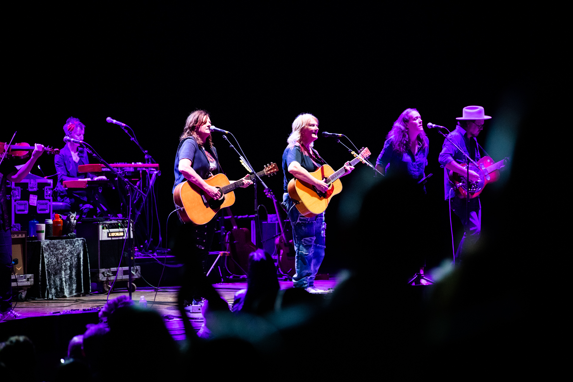 Indigo Girls and Melissa Etheridge brought a nostalgia-filled summer tour to The Mann Center