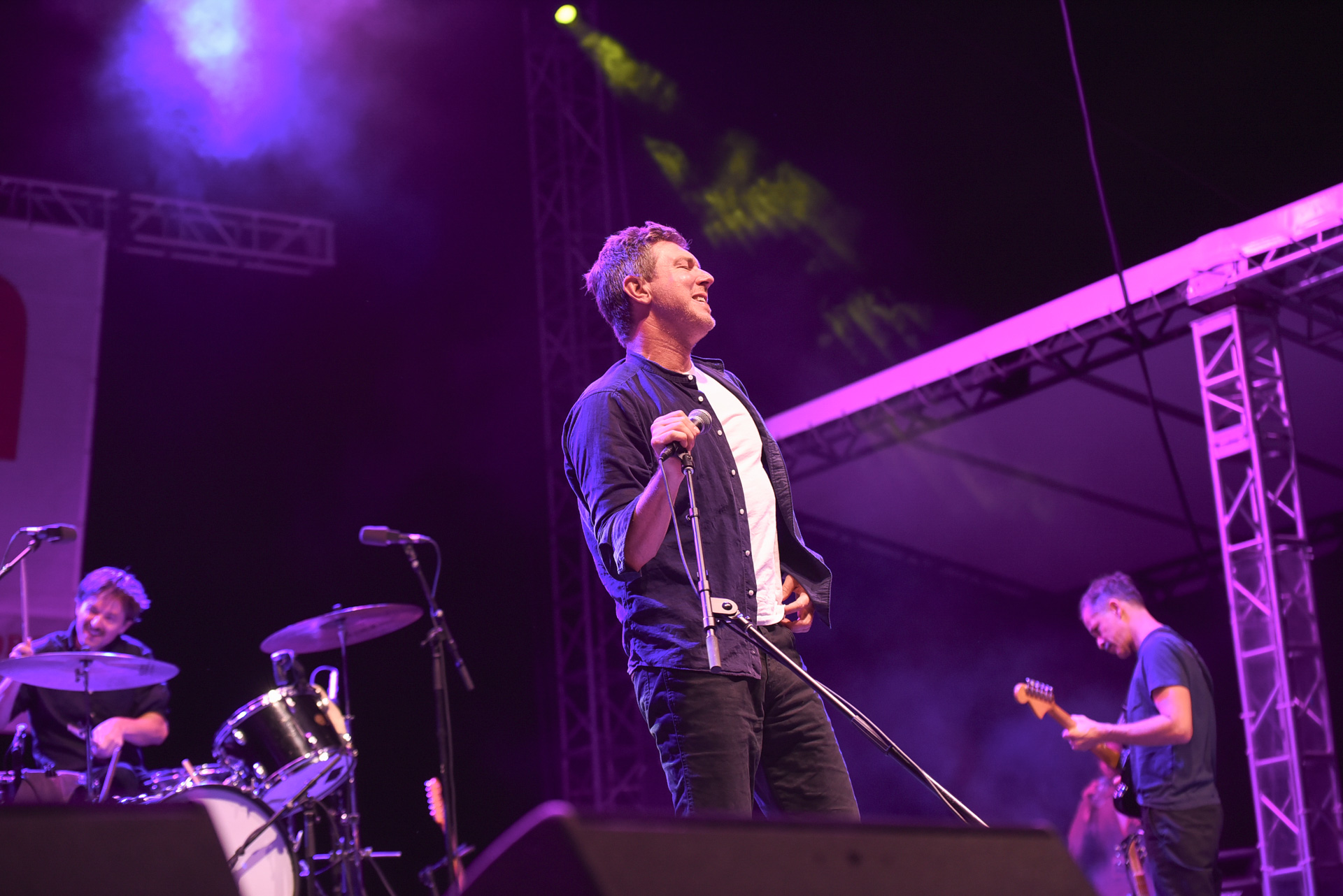 Reunited indie rock royalty The Walkmen don’t hold back on the XPNFest River Stage
