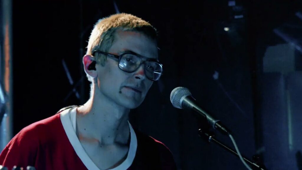 DIIV – “Soul-Net / Frog In Boiling Water” (Live on Indie Rock Hit Parade)