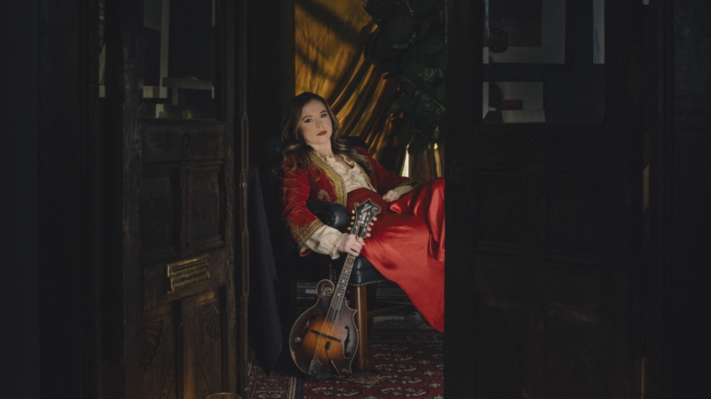 Sierra Hull’s confidence is palpable on ‘A Tip Toe High Wire’