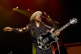 Philadelphia pays tribute to D’Angelo